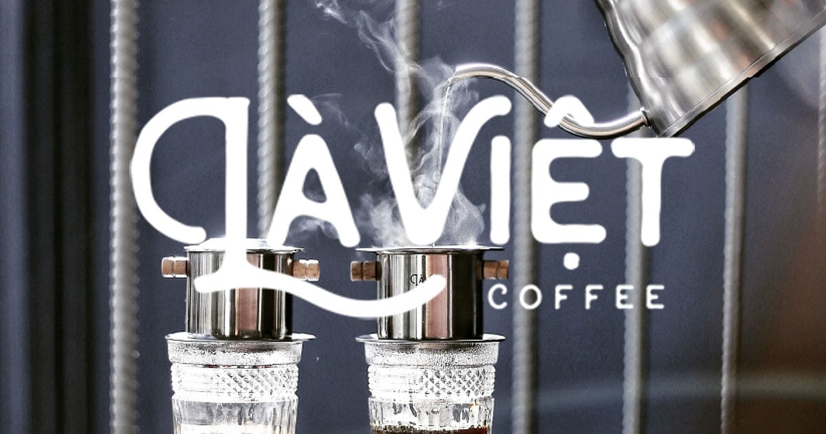 Là Việt Coffee préparant du café vietnamien phin