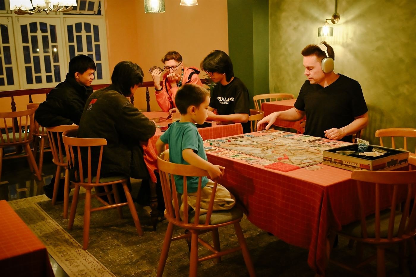 Game night 05 full tables – Socialhouse Dalat